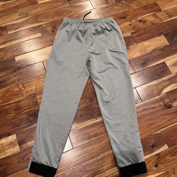 Spyder men’s silver gray small jogger pants small hole on leg - Picture 5 of 5